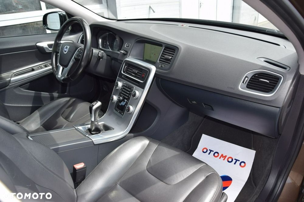 Volvo V60 Cross Country D3 Drive-E Summum - 25
