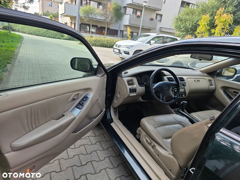 Honda Accord 3.0 V6 EX - 28