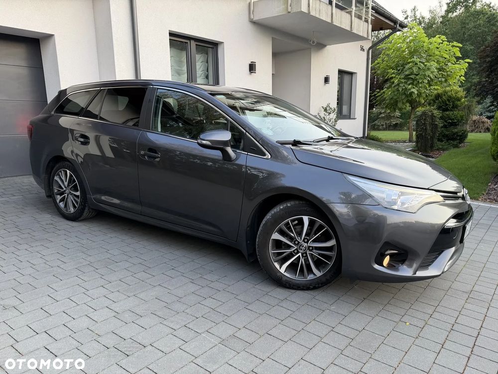 Toyota Avensis 1.8 Premium MS - 19