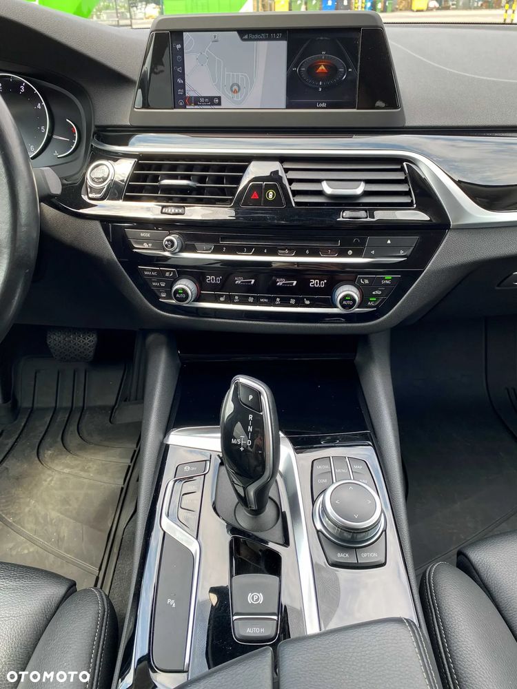 BMW Seria 5 520d Sport Line - 29