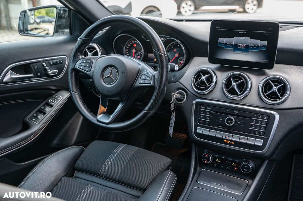 Mercedes-Benz GLA 220 d 4MATIC 7G-DCT - 17