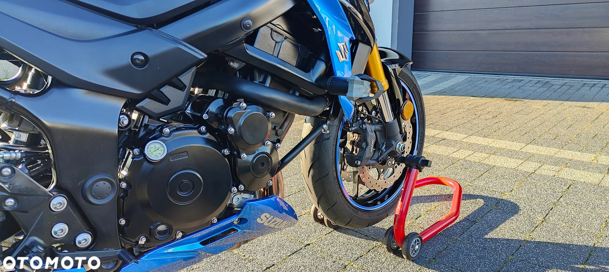 Suzuki GSX - 16