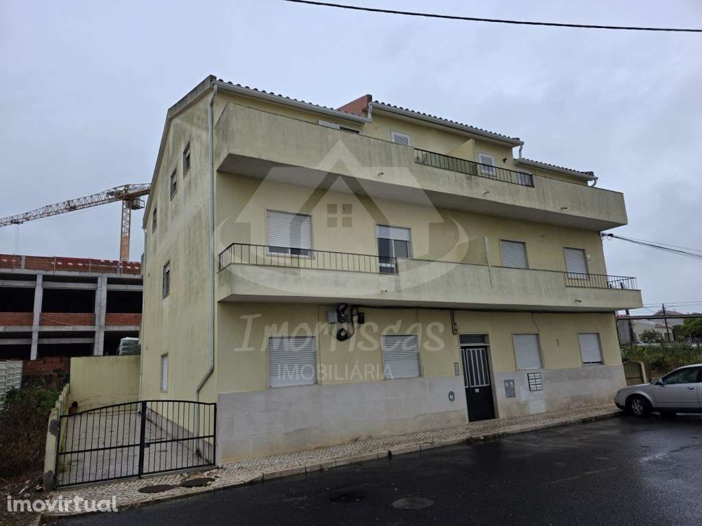 Prédio composto por 6 frações na Portela da Azóia, Santa Iria de Azóia - Grande imagem: 3/9