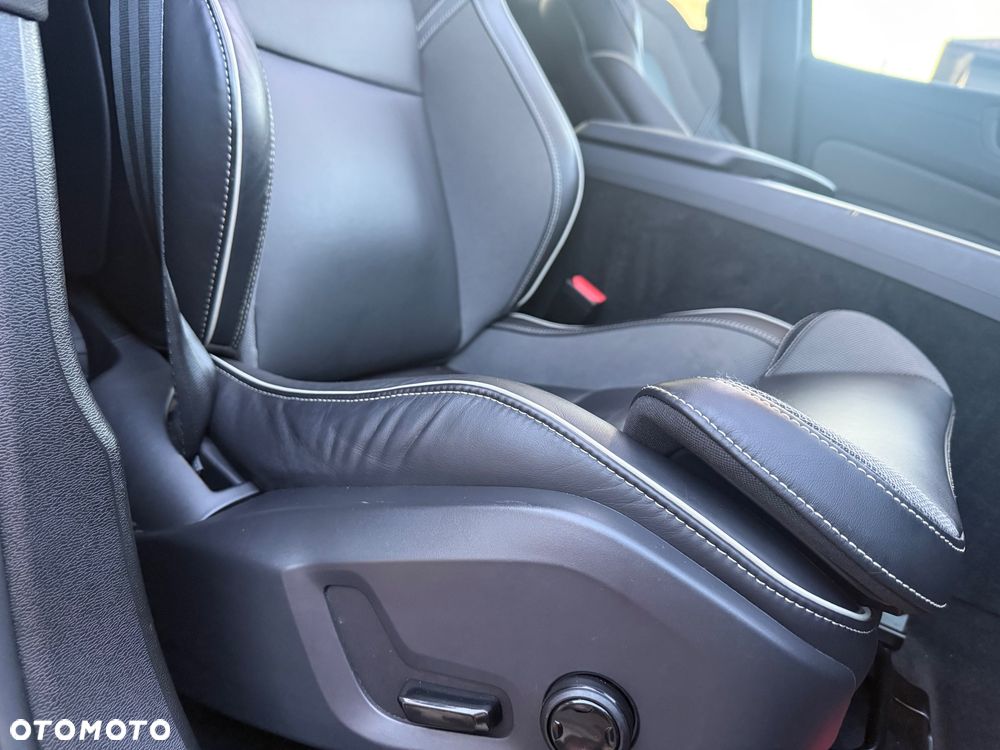 Volvo XC 60 B4 B Plus Dark - 28