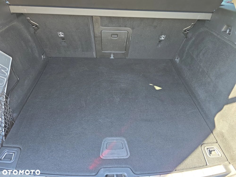 Volvo XC 60 B4 D AWD Plus Dark - 26