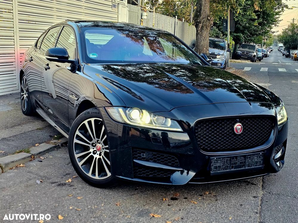 Jaguar XF 25t Chequered Flag - 25