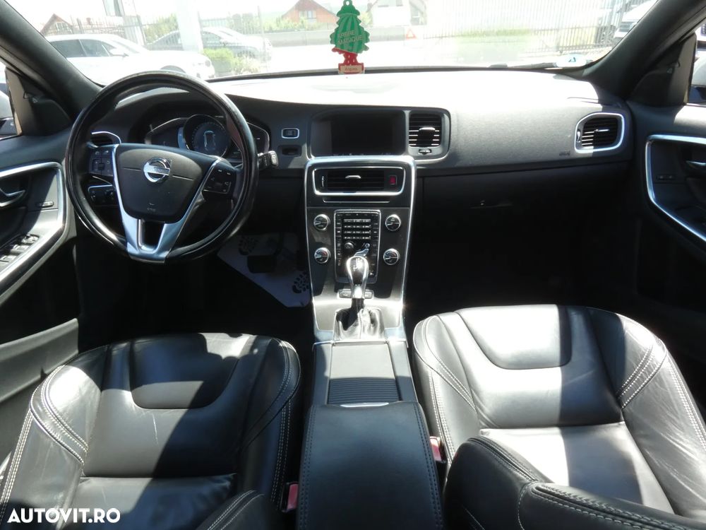 Volvo V60 D6 Plug-In-Hybrid AWD Geartronic Momentum - 9