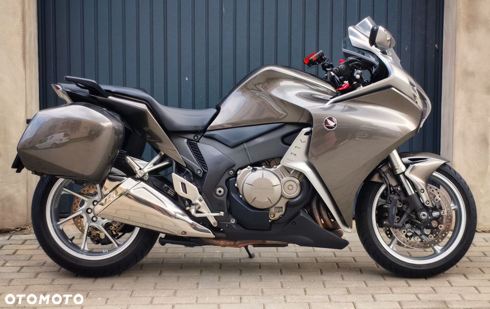 Honda VFR - 1