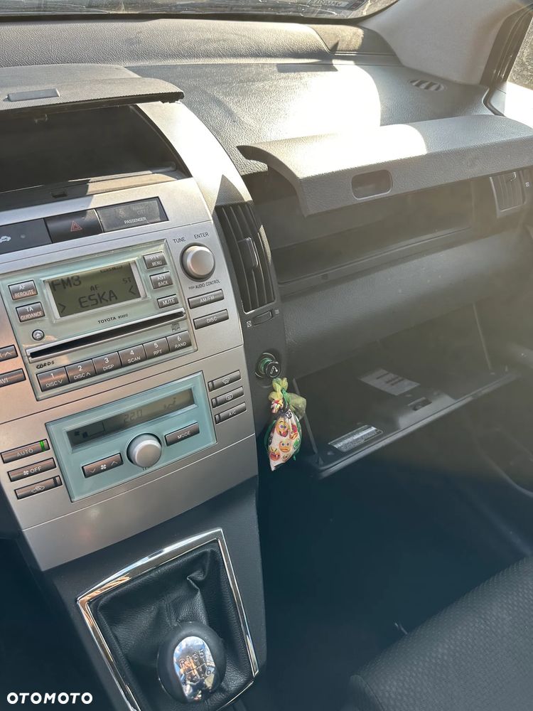 Toyota Corolla Verso 2.2 D-4D - 18