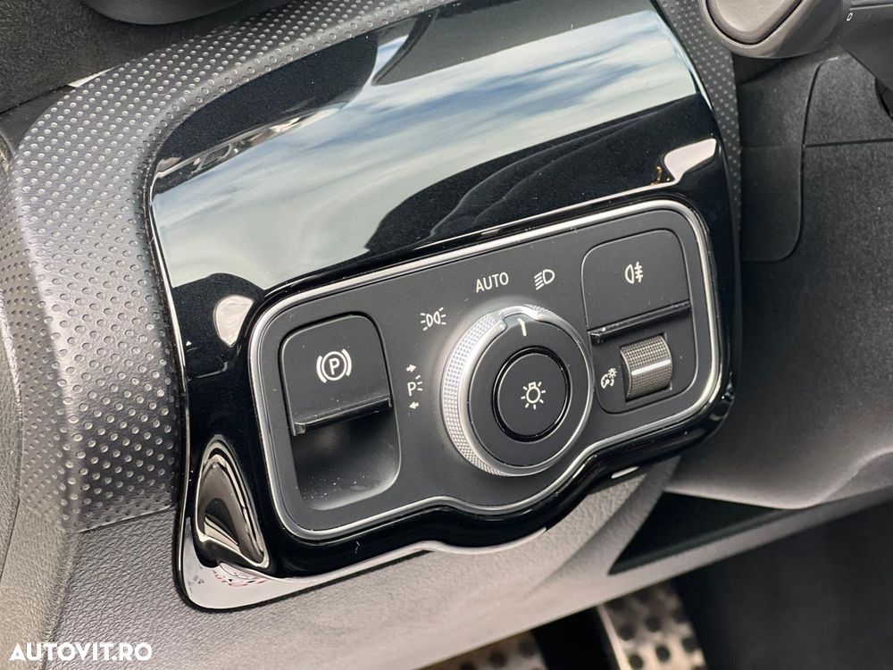 Mercedes-Benz A 220 4MATIC MHEV 8G-DCT - 17