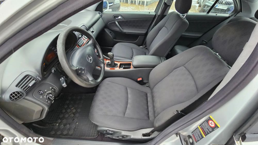 Mercedes-Benz Klasa C 200 CDI Classic - 13