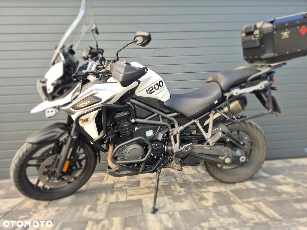 Triumph Tiger - 1