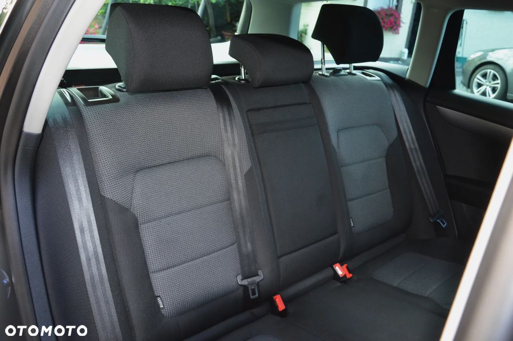 Volkswagen Passat - 37