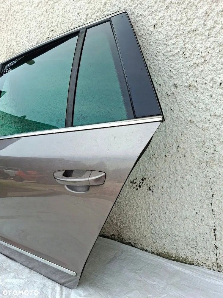 SKODA SUPERB 2011r 3T0 KOMBI DRZWI LEWE TYLNIE LEWY TYŁ TYLNE LF4U - 4