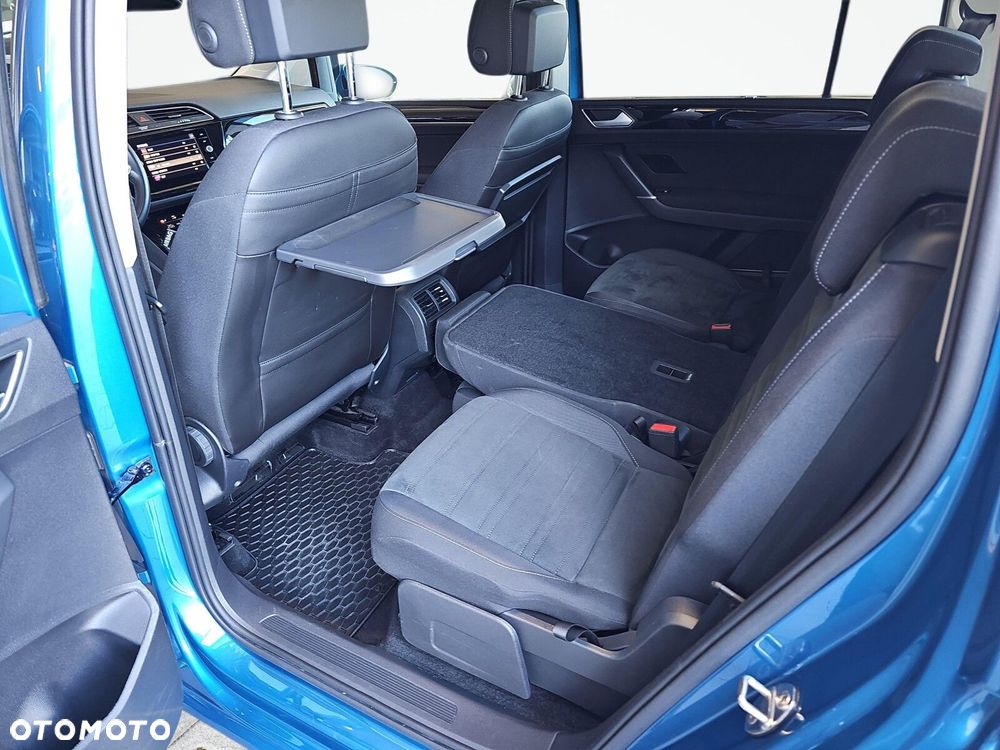 Volkswagen Touran - 25