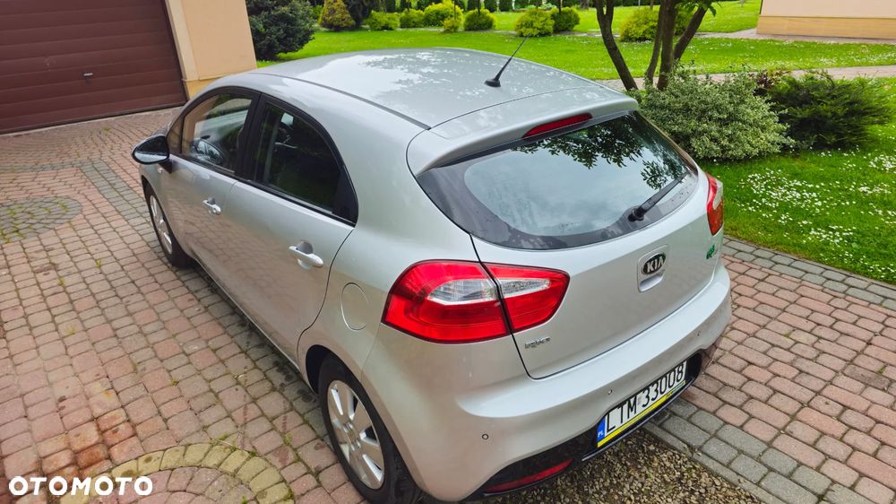 Kia Rio 1.2 L - 5