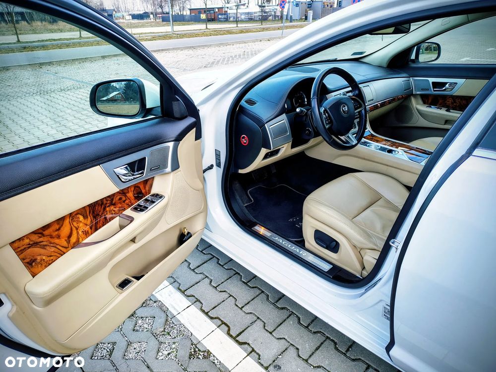 Jaguar XF 2.0 T Premium Luxury - 12