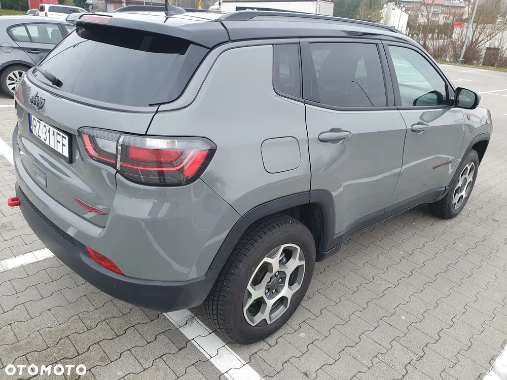 Jeep Compass - 32