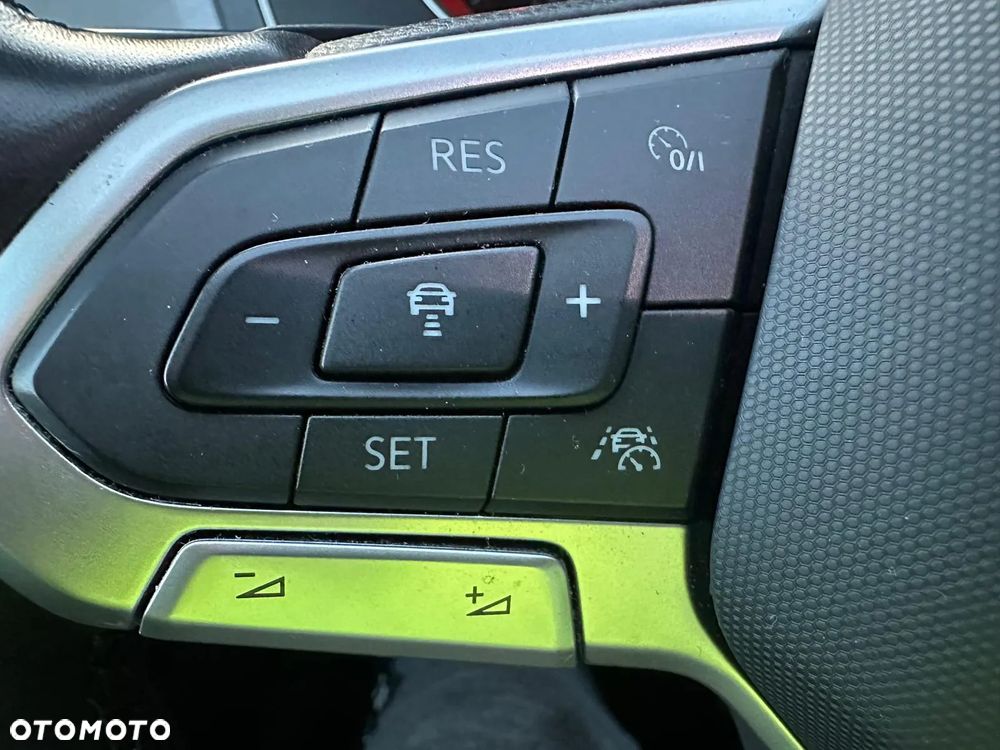 Volkswagen Passat Variant 2.0 TDI SCR DSG R-Line - 22