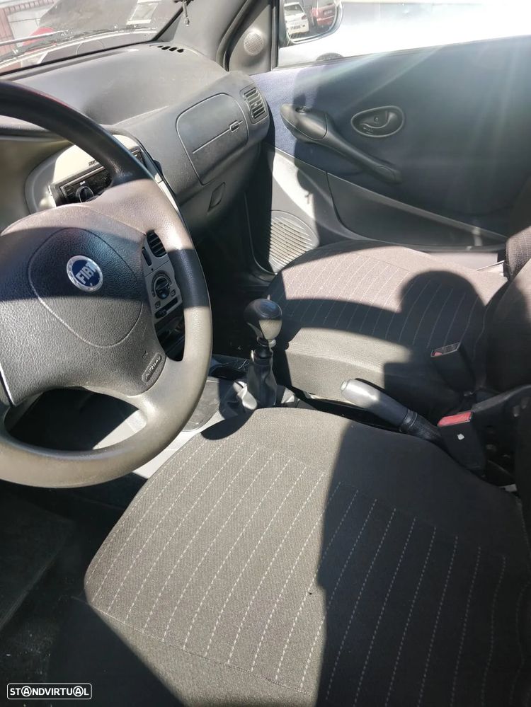 Fiat Palio Weekend 16V - 4