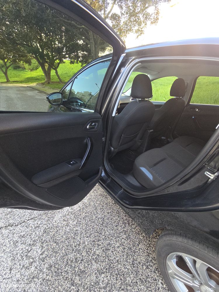 Peugeot 208 1.4 VTi Allure - 23