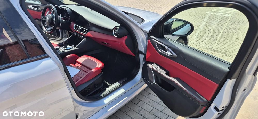 Alfa Romeo Giulia 2.0 Turbo TI Q4 - 10