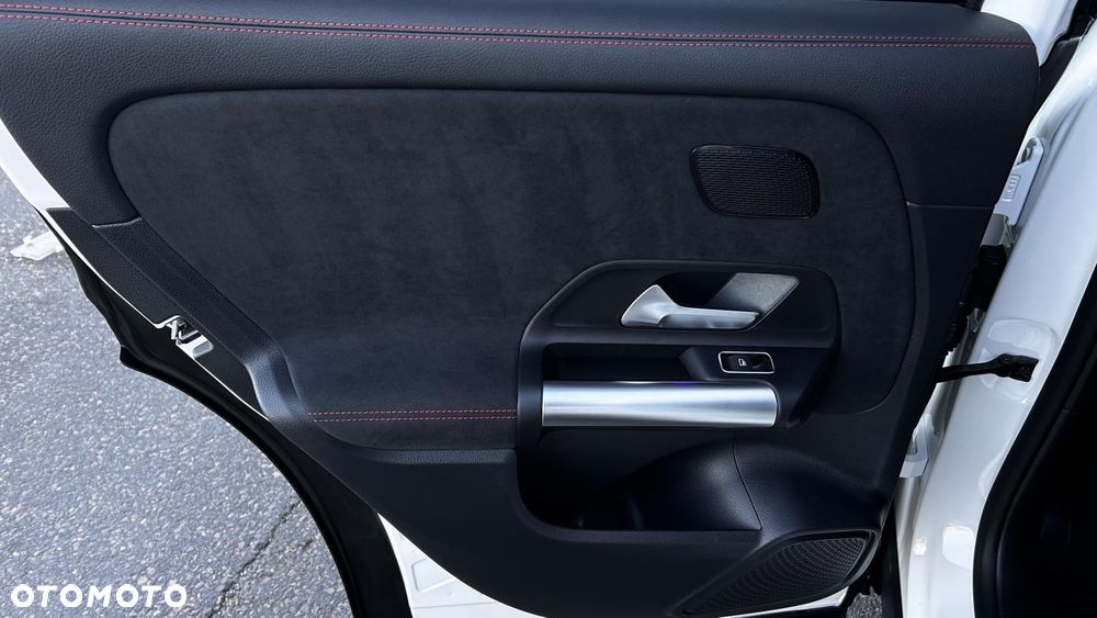 Mercedes-Benz GLA 200 AMG Line - 25