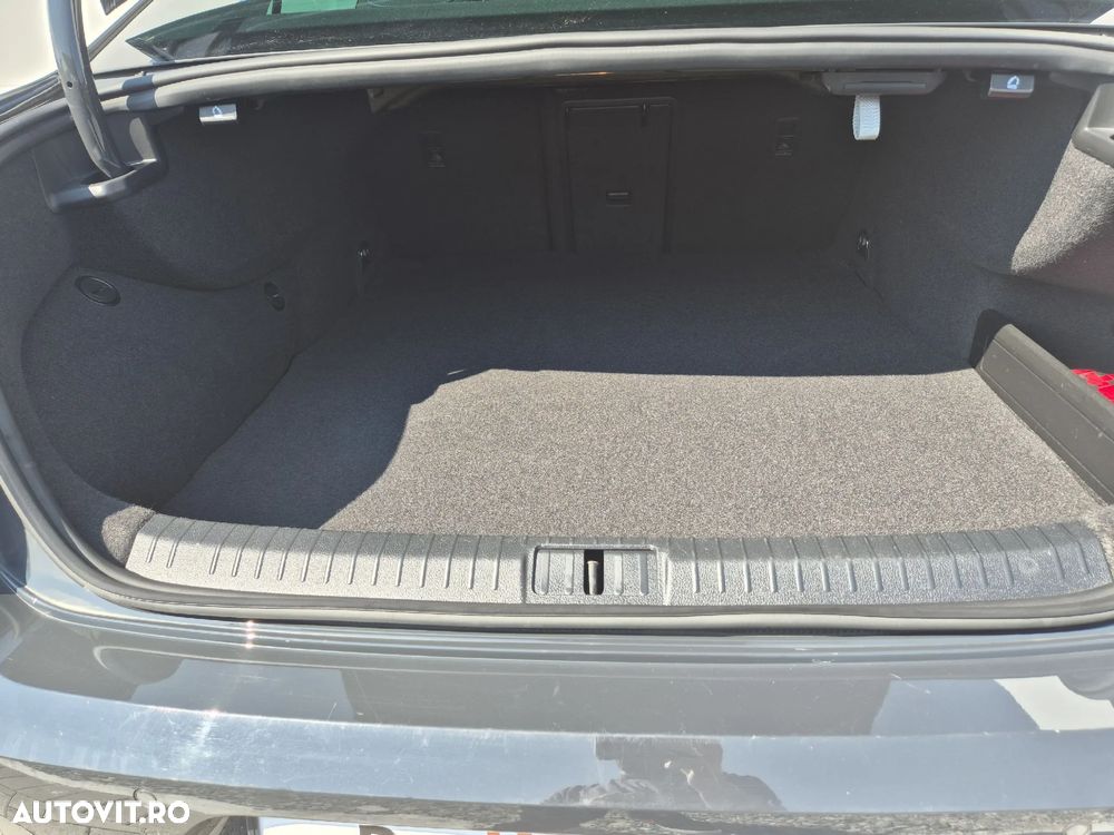 Volkswagen Passat - 31