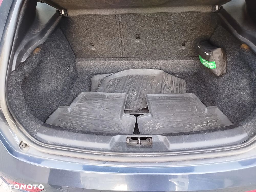 Volvo V40 T3 R-Design - 6