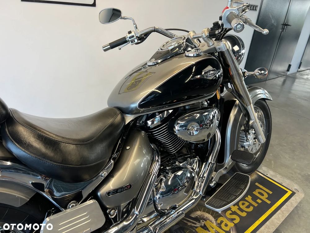 Suzuki Intruder - 28