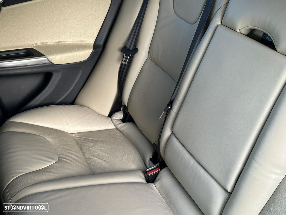 Volvo V60 2.4 D6 Summum AWD Phev - 33