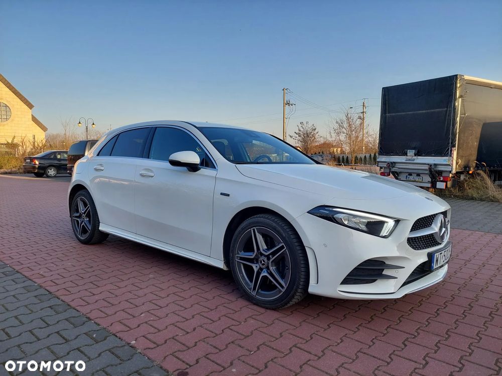 Mercedes-Benz Klasa A 250 E AMG Line 8G-DCT - 2