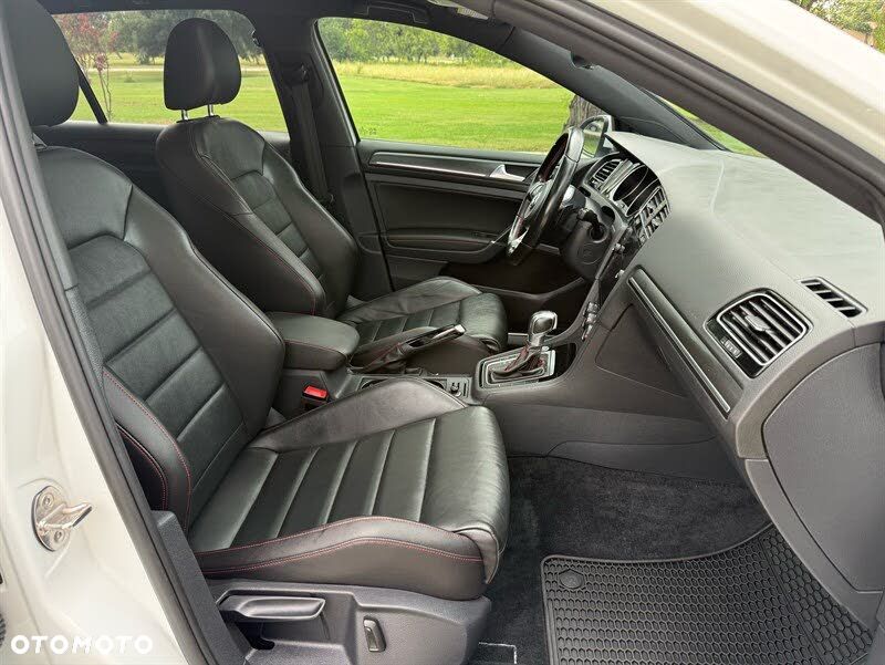 Volkswagen Golf - 8