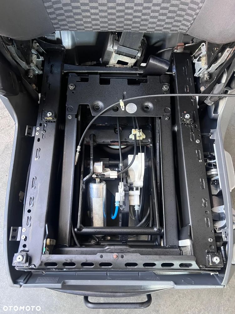 Regeneracja Fotel Pneumatyczny Man/Mercedes - 2