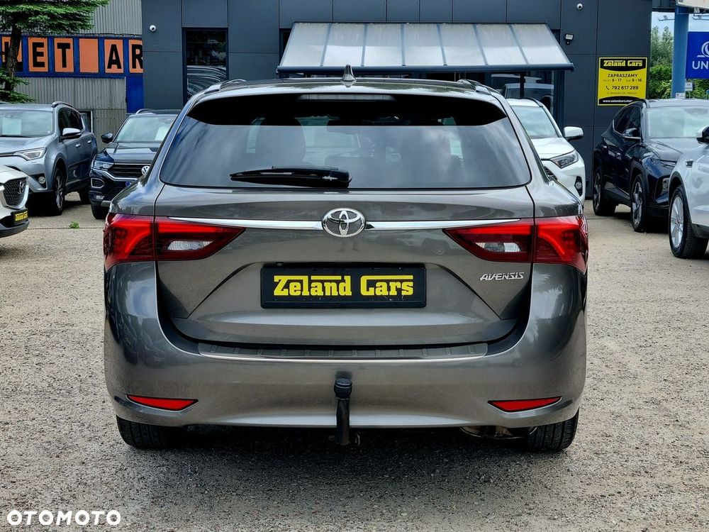 Toyota Avensis 1.8 Premium MS - 6
