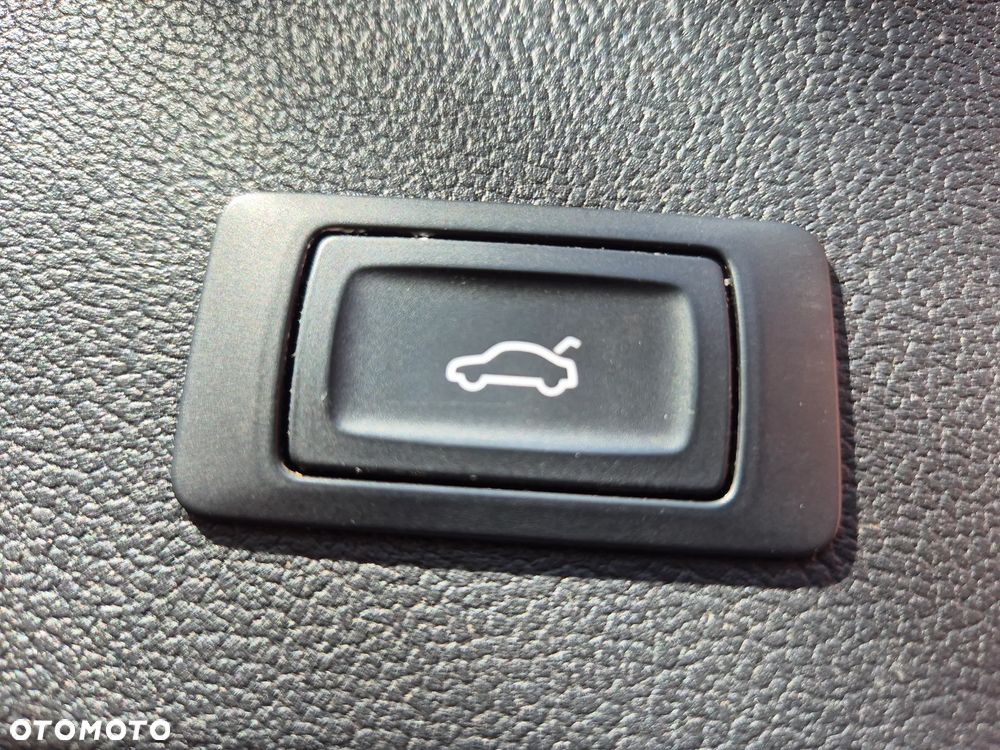 Audi A4 Avant 2.0 TDI DPF clean diesel multitronic Ambiente - 14