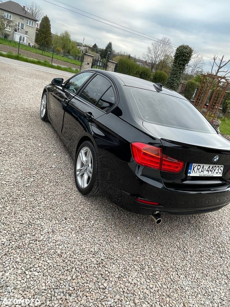 BMW Seria 3 316i - 5