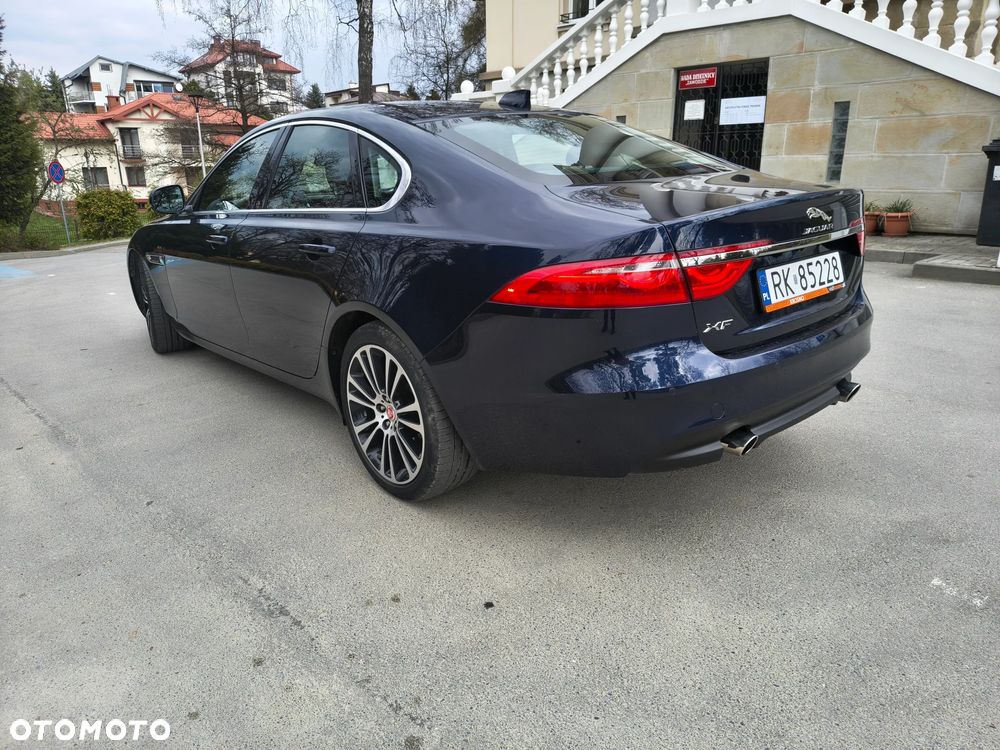 Jaguar XF 25d AWD Portfolio - 5