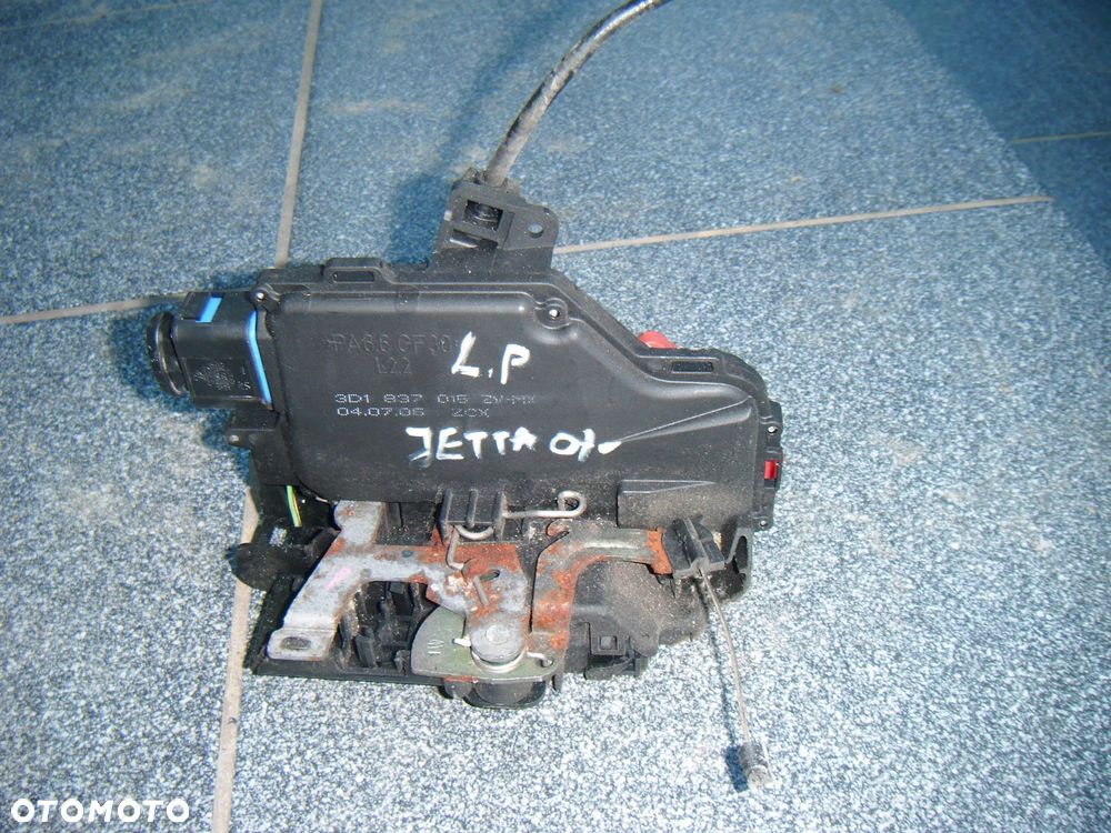 vw jetta III 07r golf v zamek drzwi lewy przód