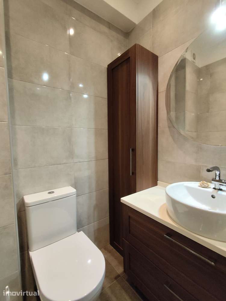 Apartamento T2 para arrendamento na rua principal de Queijas - Grande imagem: 2/11
