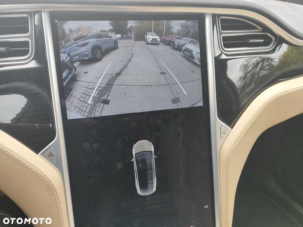 Tesla Model X 90 D - 22