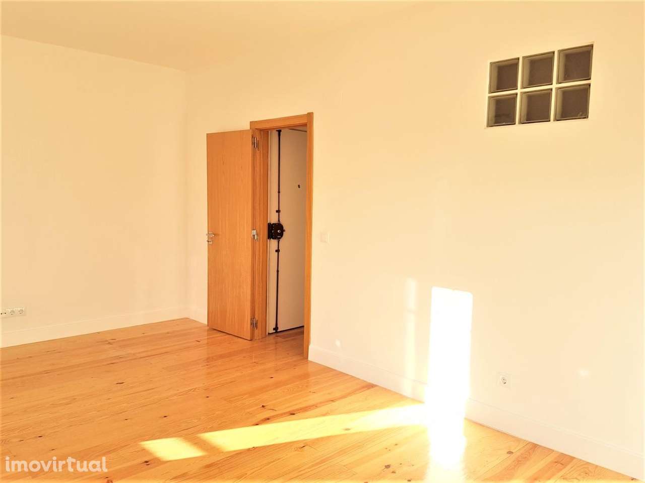 Excelente T1 na Praça do Chile - Grande imagem: 2/10