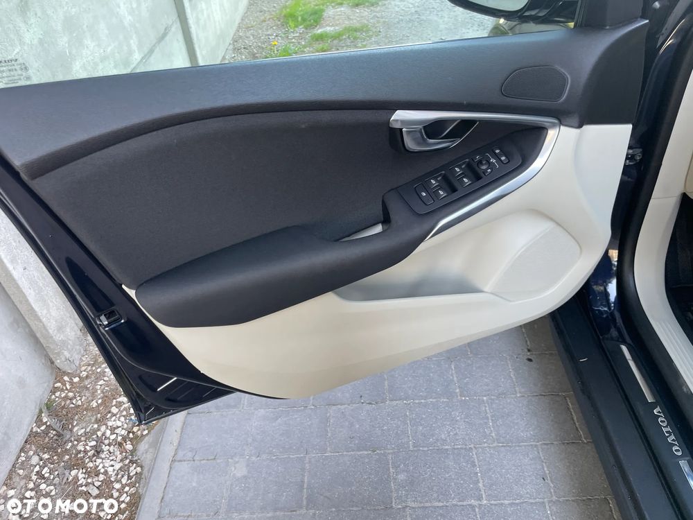 Volvo V40 Cross Country T3 Momentum - 13
