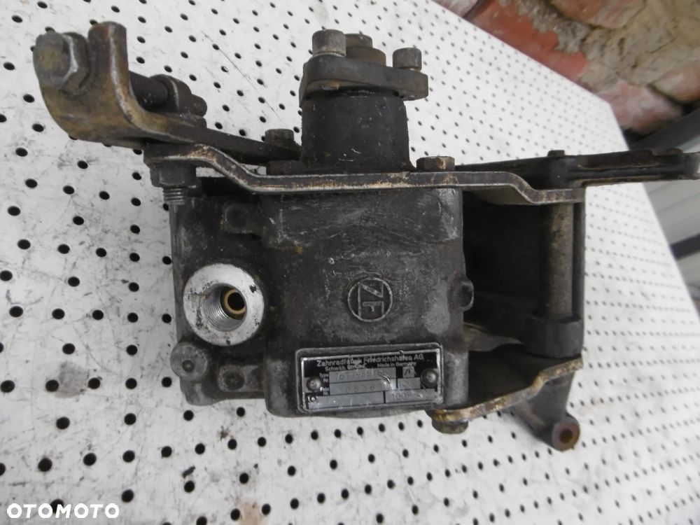 POMPA WSPOMAGANIA VW LT 2.4 - 4
