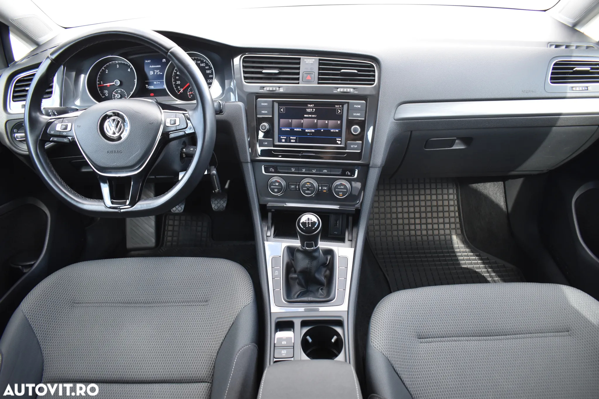 Volkswagen Golf 1.6 TDI Comfortline - 7
