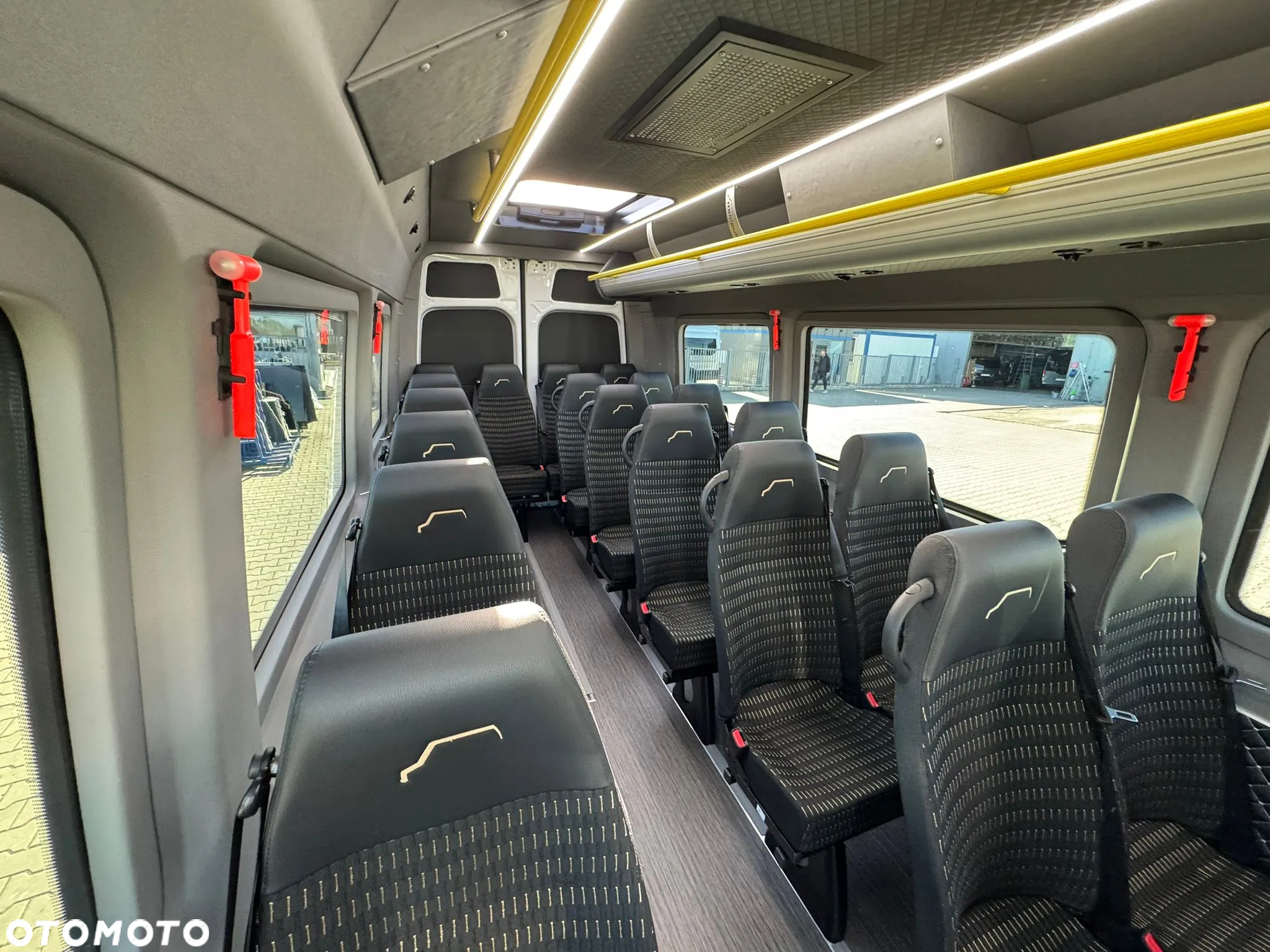 Mercedes-Benz Sprinter 517 - 20