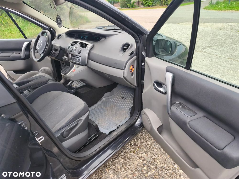 Renault Scenic 2.0 16V Privilege - 9