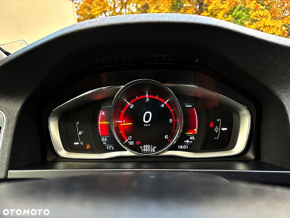 Volvo V60 D2 Summum - 29