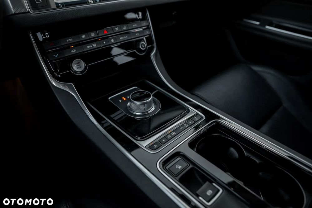 Jaguar XF 20d Prestige - 39