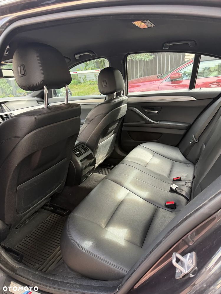 BMW Seria 5 520d xDrive - 14